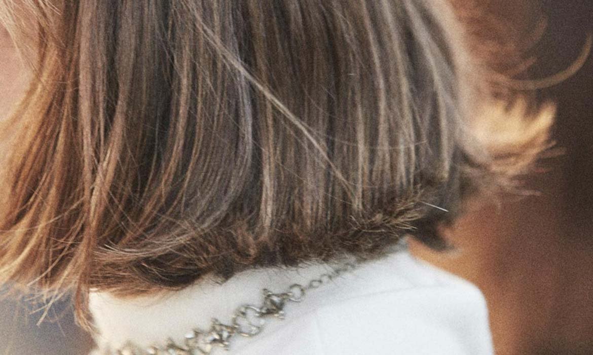 Unas mechas para pelo corto que nos encantan son las face framing. Consíguelas con el tono 10u Universal Lightest Blonde Universal Nudes de Excellence Creme de L’Oréal Paris y ¡llena tu pelo de luz!